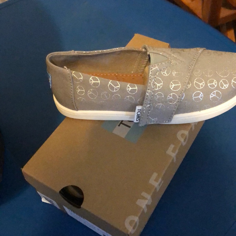 NIB Toms classic